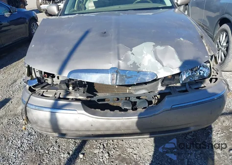 2000 Lincoln Town Car Executive from USA, damaged, VIN 1LNHM81W0YY843794